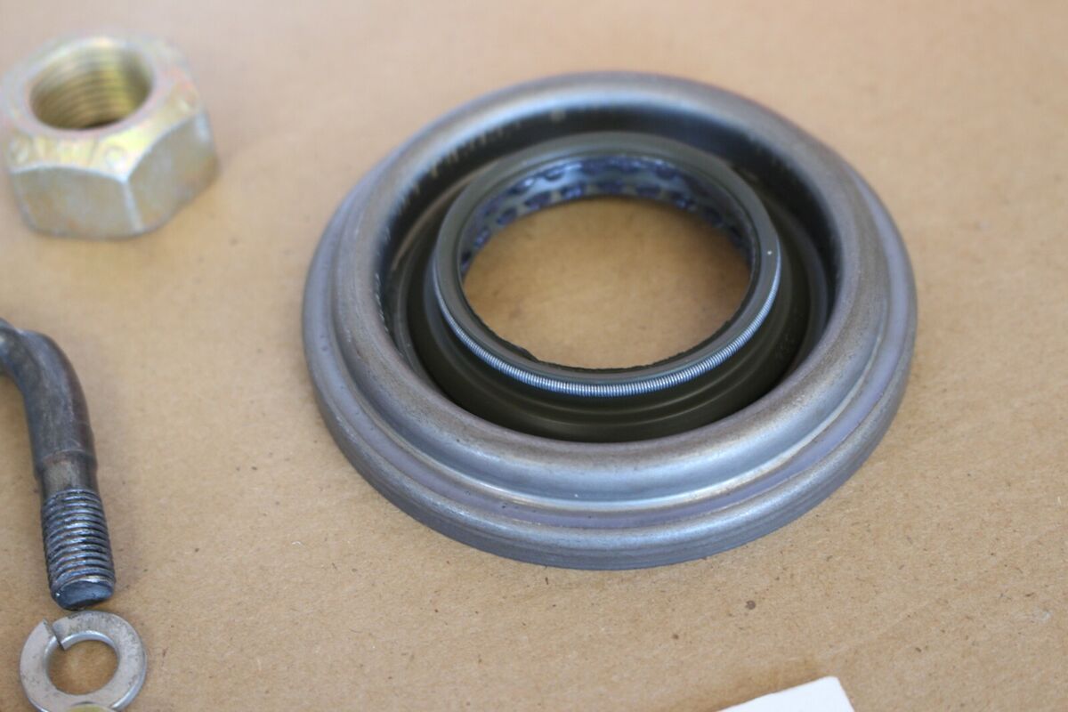 PINION YOKE U BOLT STYLE KIT DANA 44 1310 SERIES TJ YJ XJ CJ PINION YOKE U BOLT STYLE KIT DANA 44 1310 SERIES TJ YJ XJ CJ