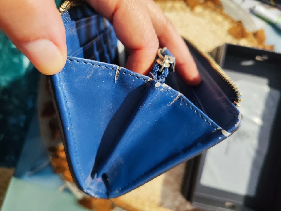 PORTAFOGLIO DONNA GUESS Ottime Condizioni. Legg. Scolorito Intern. Con Scatola. - Immagine 4 di 4