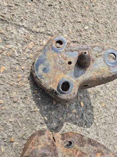 FORD FIESTA MK6 AXLE BEAM MOUNTING BRACKETS BUSH MOUNT AXLE TO CHASSIS ALL MODEL - Picture 4 of 13