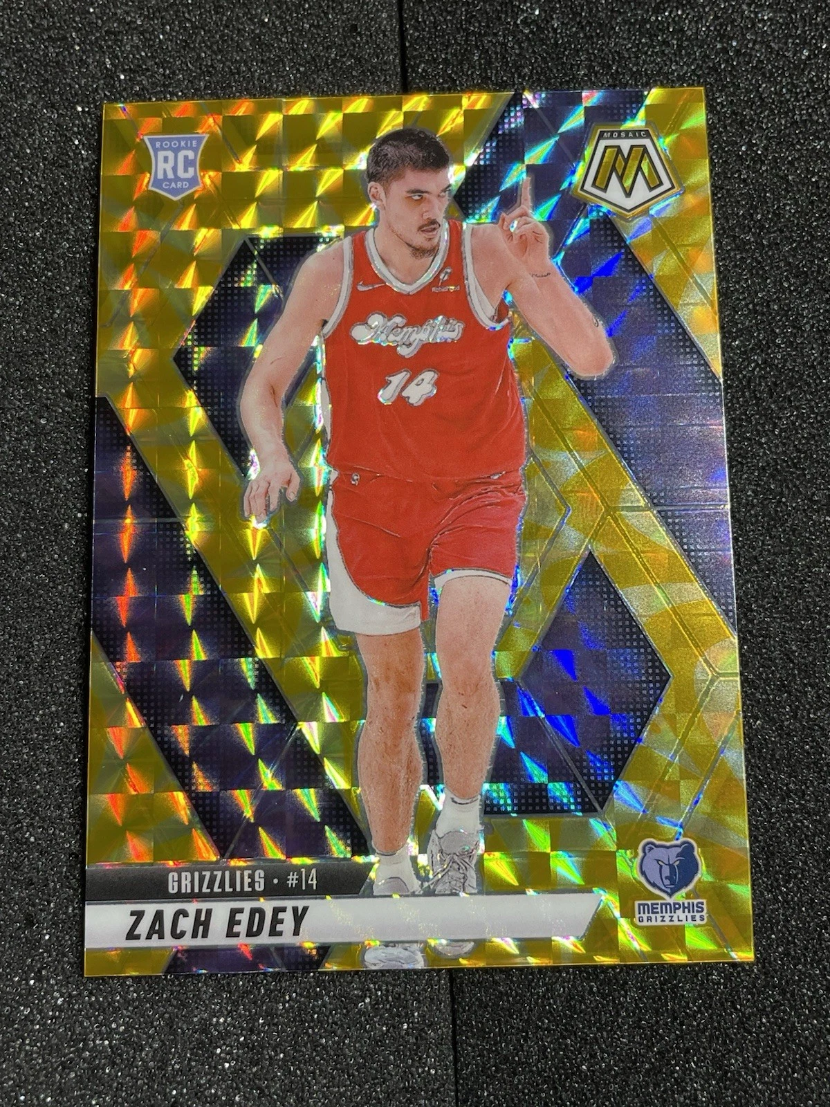 2024-25 Mosaic #248 Zach Edey Yellow Reactive Prizm RC