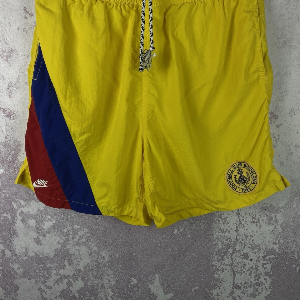 Shorts Nike Vintage Barcelona Futebol Amarelo Masculino Tamanho G - Imagem 3 de 4