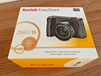 Kodak Z8612 IS コンパクトデジタルカメラ光学12倍36-432mm Kodak EasyShare Z8612 IS 8.1MP Digital Camera - Black for sale
