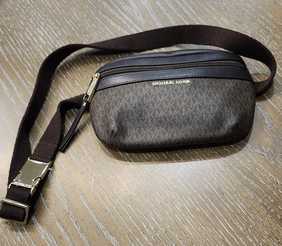 Michael Kors Logo Fanny Pack Leather Gold Hardware Jet-Set Travel - Image 3 of 4