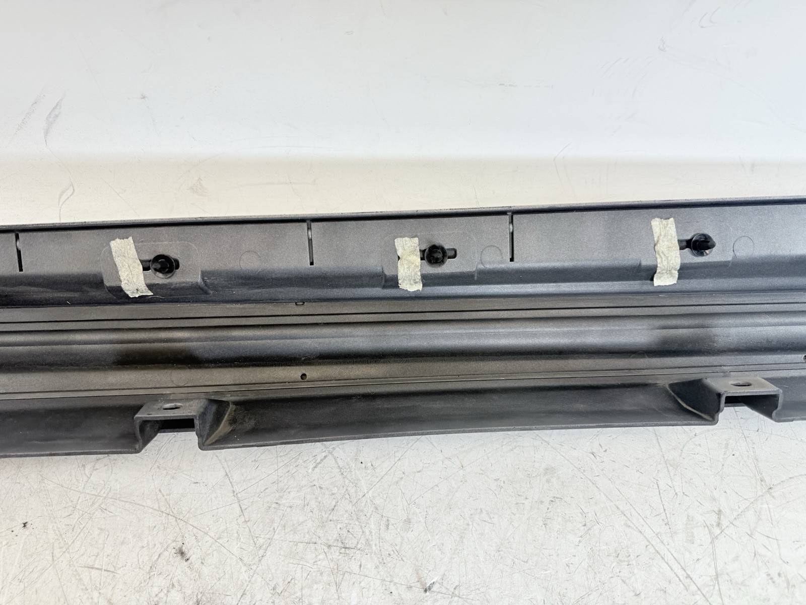 2014 - 2019 MASERATI GHIBLI LEFT DRIVER SIDE ROCKER SKIRT PANEL MOLDING OEM
