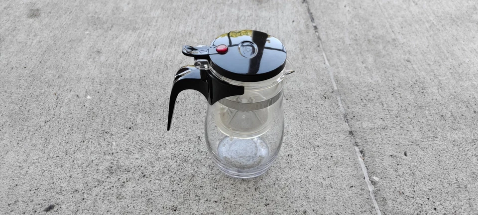 Tea Time 20 oz. Clear Glass Teapot w/Infuser and Plastic Black Lid&Handle, PO! - Image 4 of 4