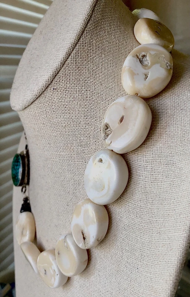 Collar Vintage Tibetano Blanco Coral + Gemas Turquesa Hubei en Plata Tibetana Foto 3 de 4