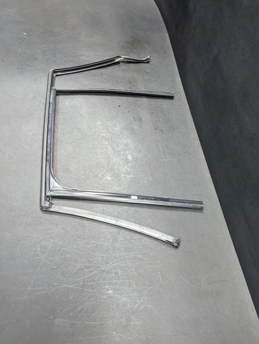 Rear Right Door Window Glass Run Channel 2022 BMW X1 51337362240 2016 2017- 2021 - 第 13/14 張圖片