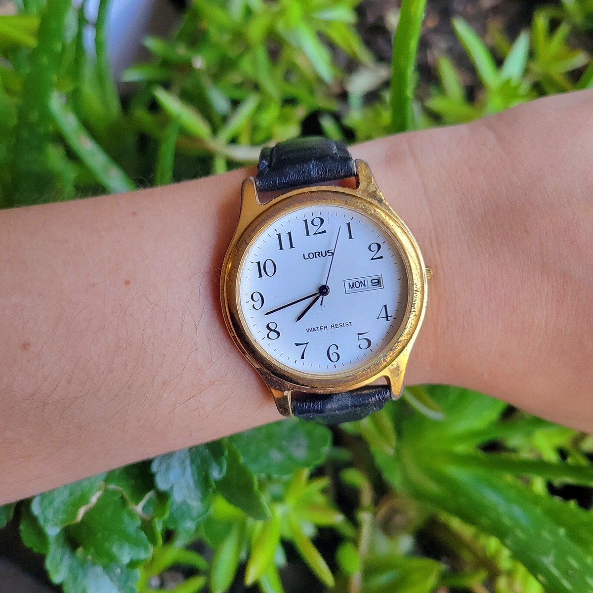 Vintage Lorus Genuine Leather Classic Calendar Watch | eBay display picture 2