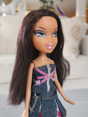 MGA Bratz Brunette 2007 Green Eyes In Pretty In Punkz Cloe Dress