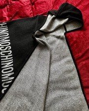 Moschino Poncho Schal Scarf mit Kapuze NEU