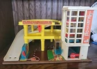 Vintage Fisher Price #930 ACTION GARAGE Parking Ramp Service Center