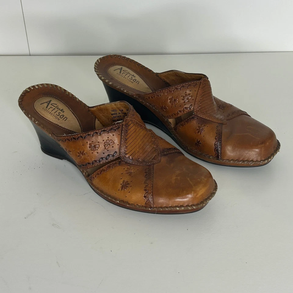 Clarks Artisan Leather Wedge Mules Brown 9.5M Floral Cutout Slip-On Comfort - Image 2 of 4