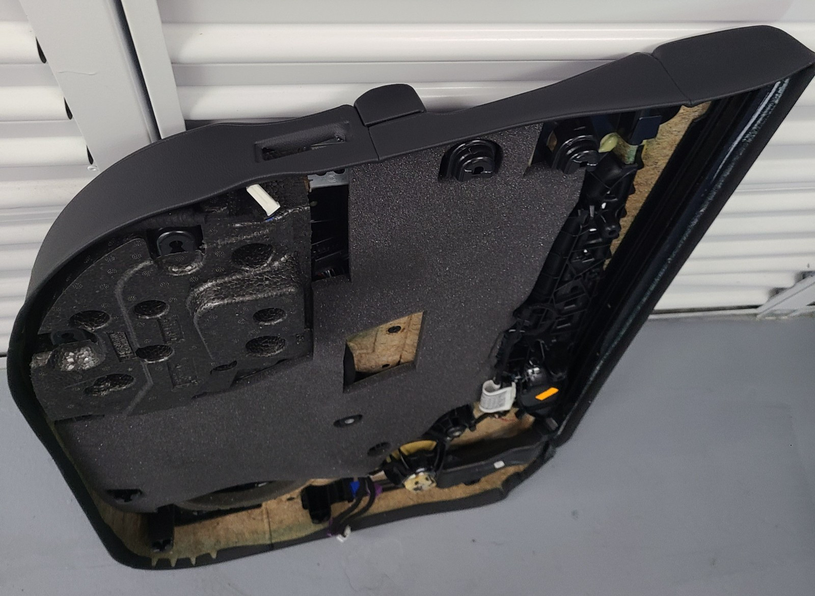 RIGHT FRONT DOOR PANEL ASSEMBLY BLACK COLOR OEM M157  2014-2019 MASERATI GHIBLI 