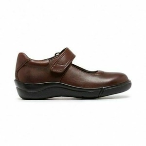 brown leather clarks
