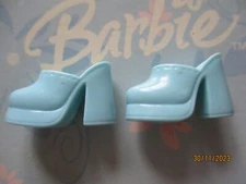 BARBIE DOLL / PAIR OF SHOES: BOOTS, PUMPS ....... (1842)