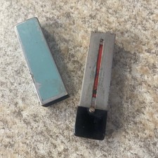 Lápiz labial de metal esmaltado verde negro vintage RECTANGULAR EMBASSY 1930’s raro