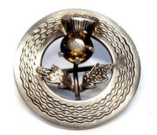 Antique Scottish Sterling Silver Gem Stone Brooch. 25 mm i diameter.