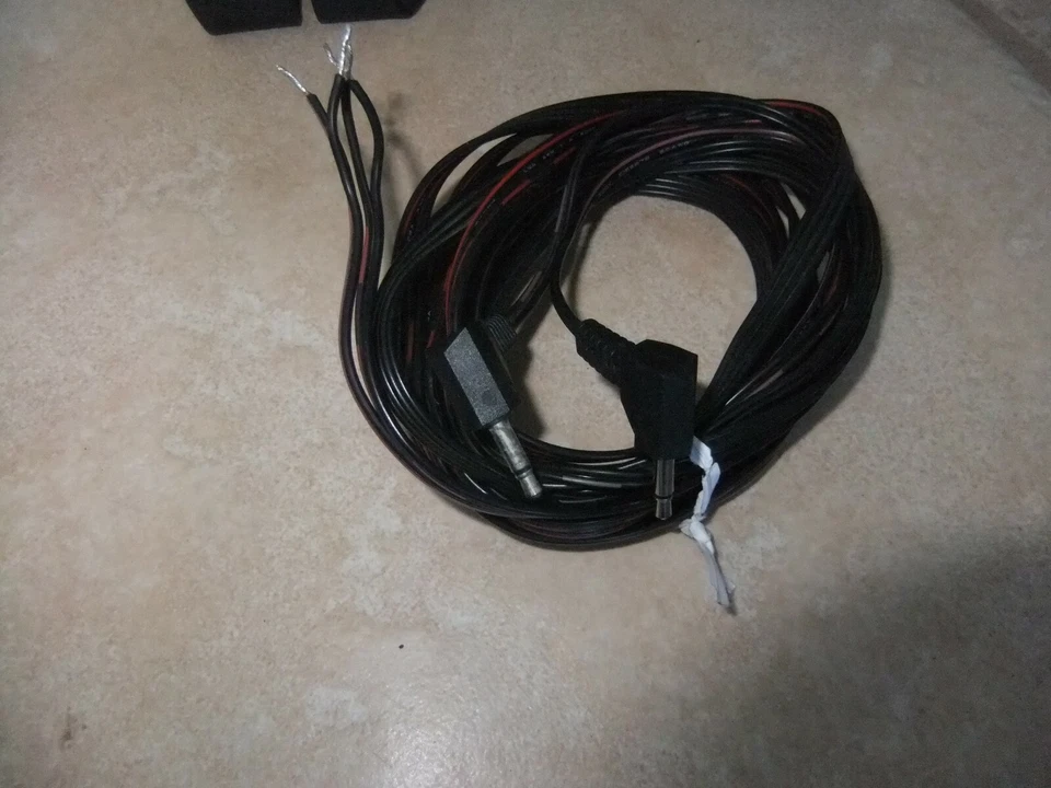 2 Klipsch Promedia 2.1THX Satellite Speakers w/ wiring and stands - Image 4 of 4