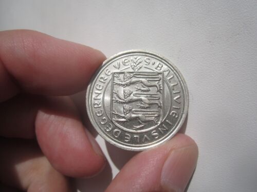SCHÖNE GRADE 1977 GUERNSEY 10 PENCE