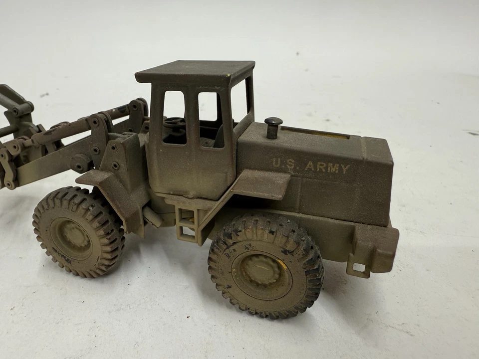 Vintage Custom US Army Joal Volvo Grapple Skid Loader 1:50 Scale - Image 4 of 4