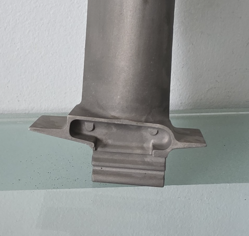 GE TURBINE CF6 ENGINE - BLADE SECTION - Part # 9373M33P - CF6-80