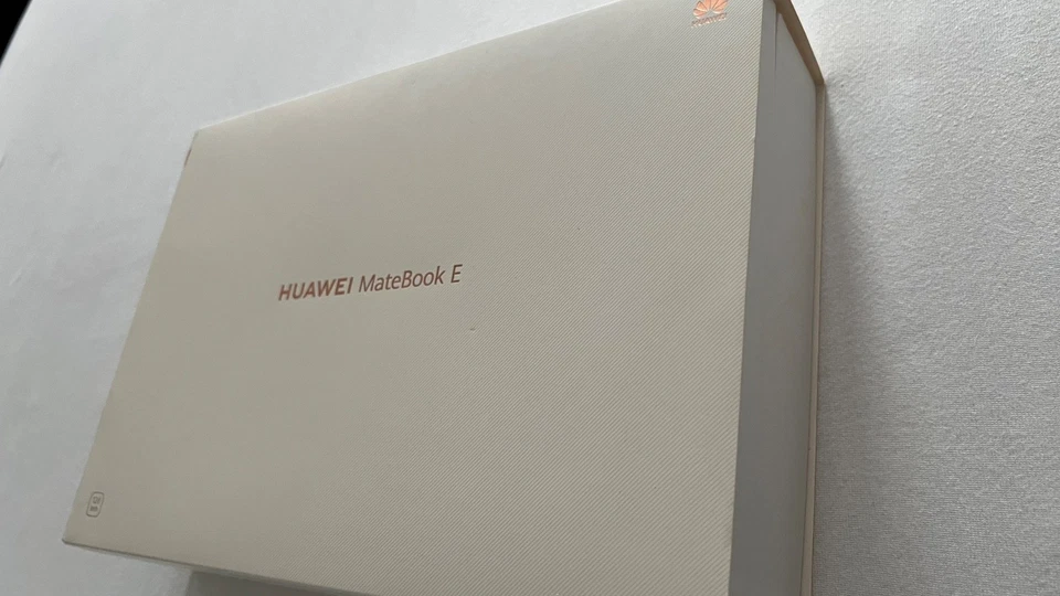 Huawei Matebook e, 128 GB SSD, 8GB Ram, i3, Tastatur und Pencil - Bild 2 von 4