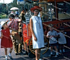 Disneyland Disney Popcorn Cart Mom Children 1967 Original 35mm Photo Slide