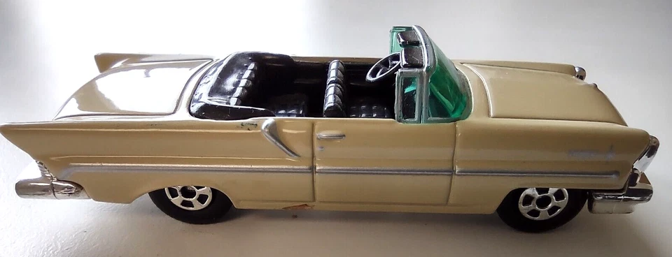 VINTAGE 2001 MATCHBOX 1957 LINCOLN PREMIERE 1:72 DIECAST COLLECTIBLE GOLD/BLACK - Image 3 of 4