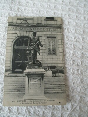 ALTE POSTKARTE MIT B/W,'''' SEVRES LA MANUFACTURE DE PORCELLINE STATUE VON BERNARD PALISSY