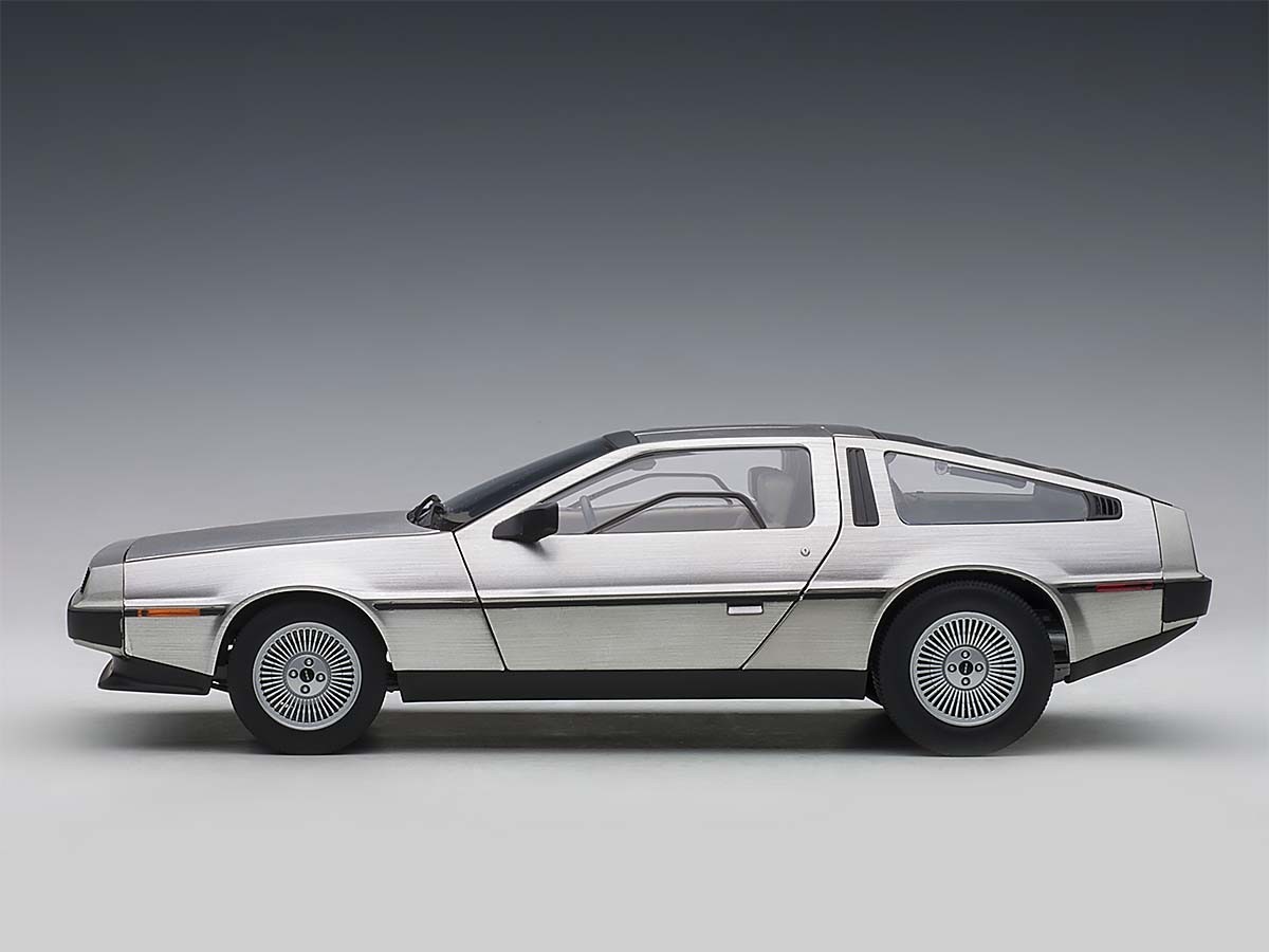 AUTOart 1/18　デロリアン DMC-12  サテンシルバー　79916 DELOREAN DMC-12 SATIN FINISH 1:18 by AUTOART 79916 THE NEW