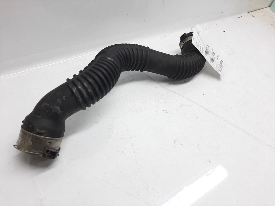 Tubo de carga manguera de inducción Mercedes GLA250 2465200001 Foto 2 de 4