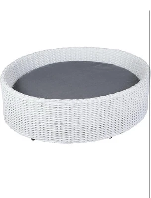 Hundebett aus weißen Polyrattan mit Kissen. - Bild 1 von 4