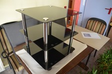 Glastisch, Couchtisch, Beistelltisch mit 3 schwarzen Rauchglas Abstellflächen