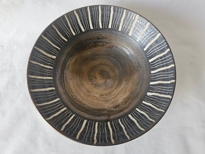 Wunderschöne englische metallisch glänzende Sgraffito Deko Studiokeramik Schale (b)