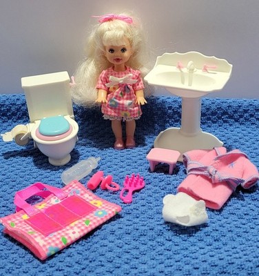 MATTEL VINTAGE 1996 POTTY TRAINING KELLY, SINK, TOILET & SOME  ACCESSORIES