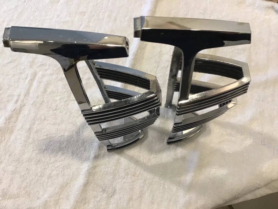 Luz trasera AMC Ambassador 1966 biseles cromados. 2 puertas, 4 puertas, convertible Foto 2 de 4