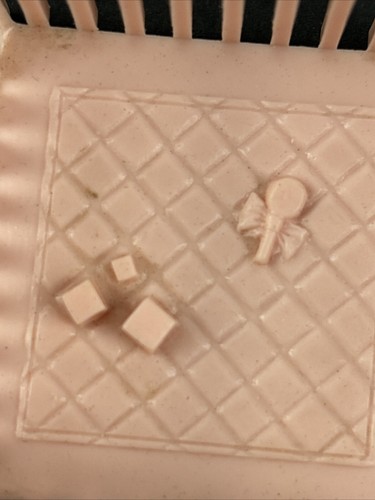 Vintage Marx Doll House Furniture Pink Plastic Nursery Playpen & 4 Babies - Picture 2 of 10