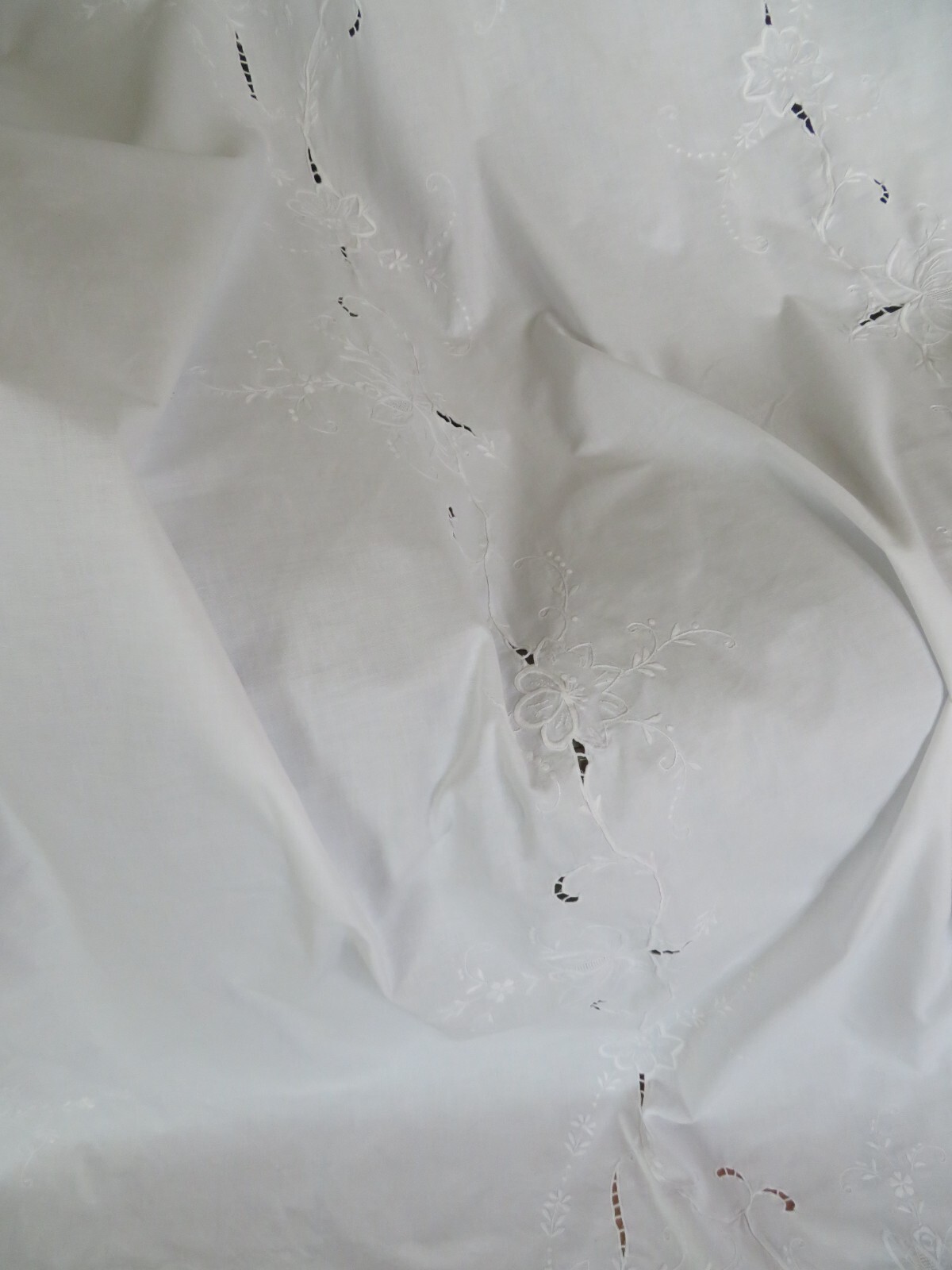 nappe ancienne en fil ajourée brodé main 170 cm sur 145 cm/7255V3