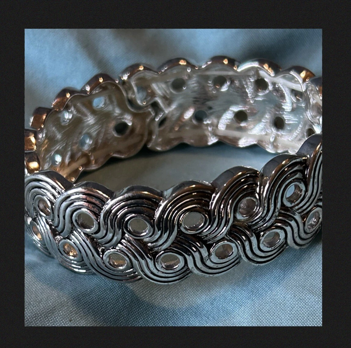Stretch bangle clearance