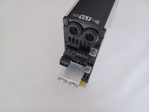 Convertidor de frecuencia Danfoss / VLT5001PT5B20STR3D0F00A00C0 / 175Z0031 / 1.7kVA - Imagen 2 de 11