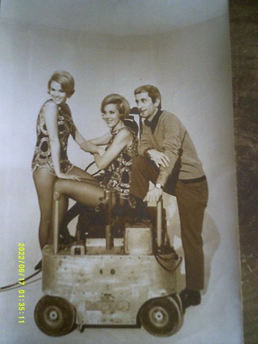 2 PHOTOS PRESSE SOEURS KESSLER LIDO MARCEL AMONT AGENCE DELMAS PHOTOGRAPHIC SE - Imagen 2 de 3