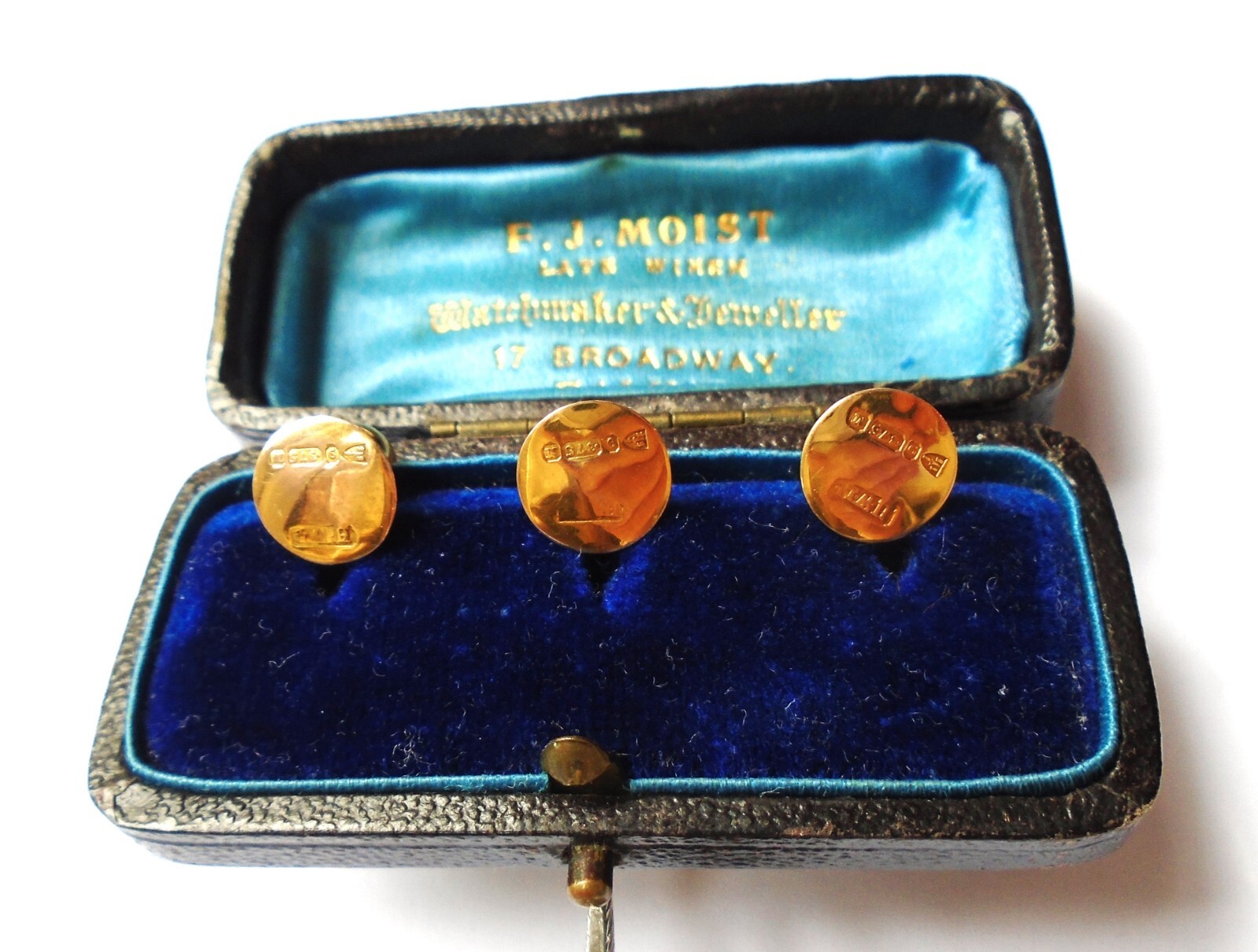 1895 VICTORIAN 9CT GOLD DRESS / SHIRT STUDS. CHESTER. HALLMARKED