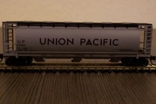*NEW*  Bowser #37827 Union Pacific 3 Bay Cylindrical Hopper #22966 NIB