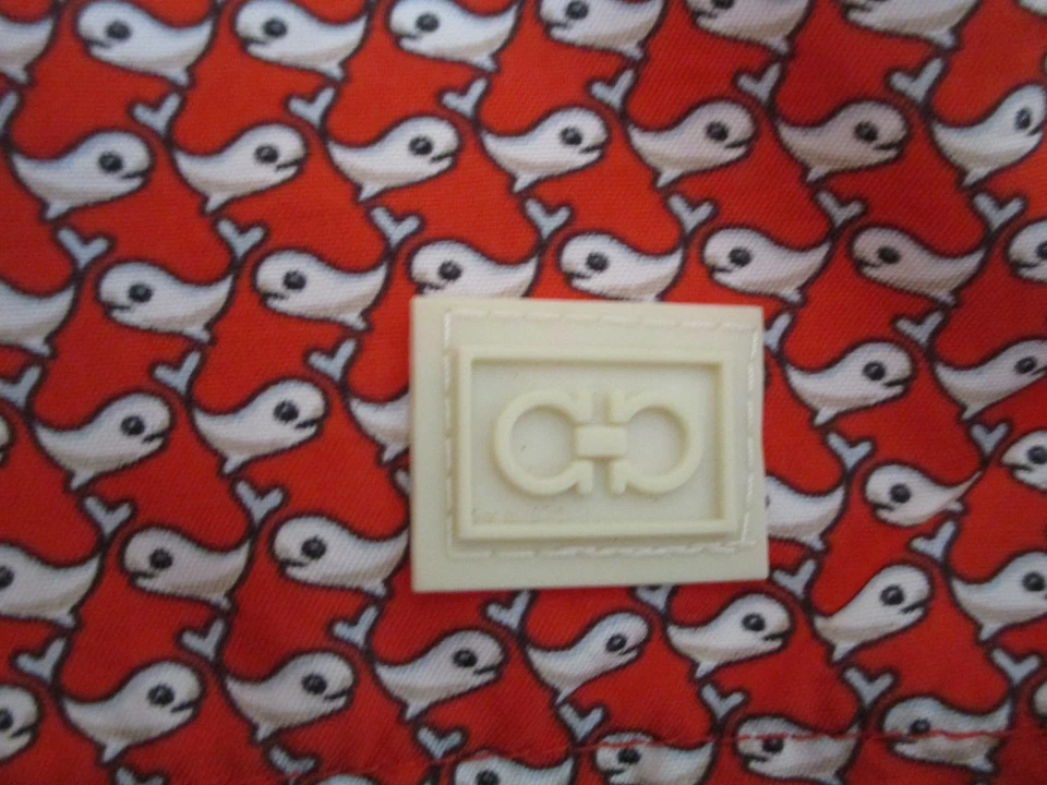 SALVATORE FERRAGAMO DE COLECCIÓN. BAÑADOR ROJO ESTAMPADO CORBATA MALLA FORRADA, TALLA 52 Foto 2 de 4