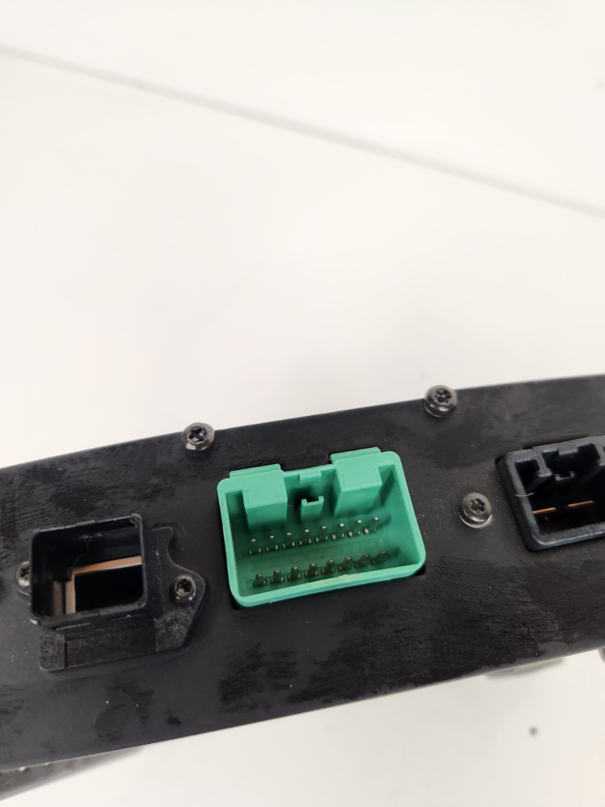 McLaren MP4-12C 2012-2014 Amplifier