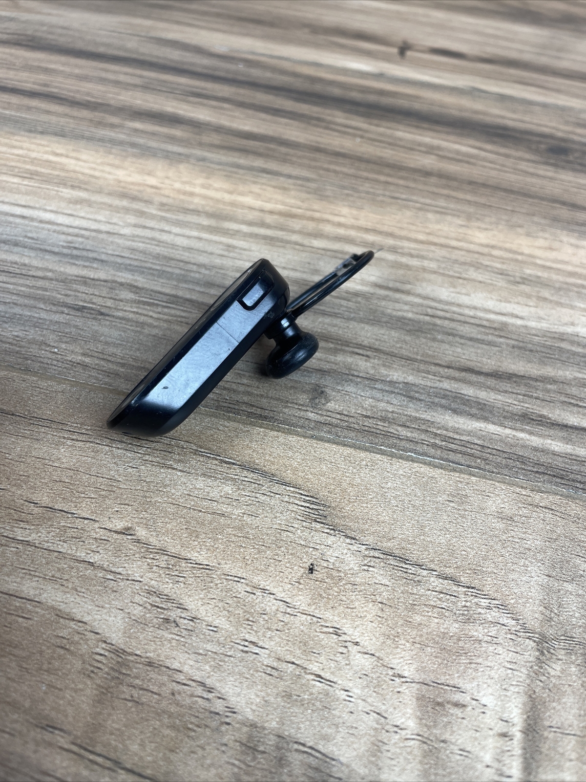 Motorola N136 Black Wireless Bluetooth Single Earpiece Hook Headset