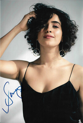 Sanya Malhotra Autogramm signed 20x30 cm Bild 