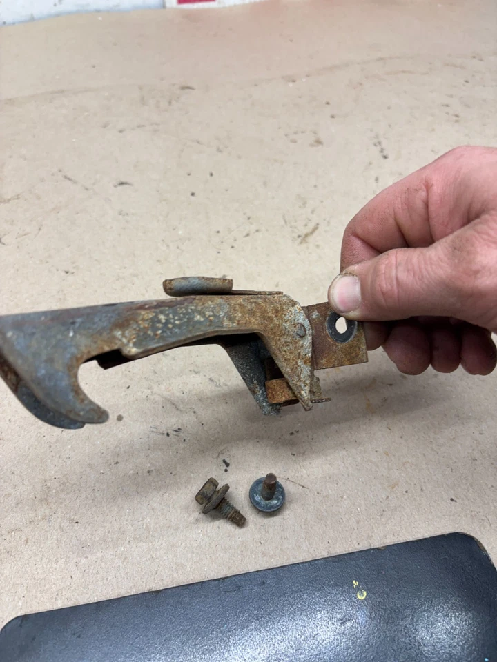 1972 1980 DODGE RAMCHARGER D150 W150 BIRDBATH HOOD LATCH CATCH BIRD BATH ASSEMBL - Image 4 of 4