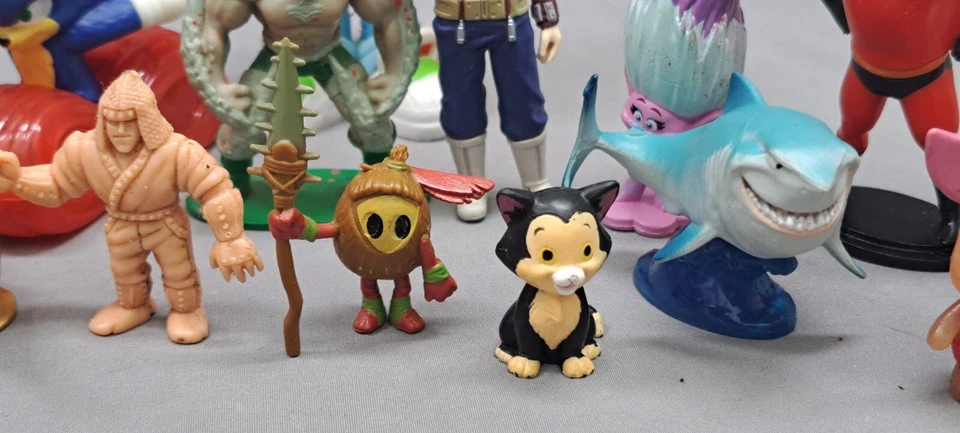 Lote de figuras surtidas de películas de Disney. Varios tamaños Foto 4 de 4
