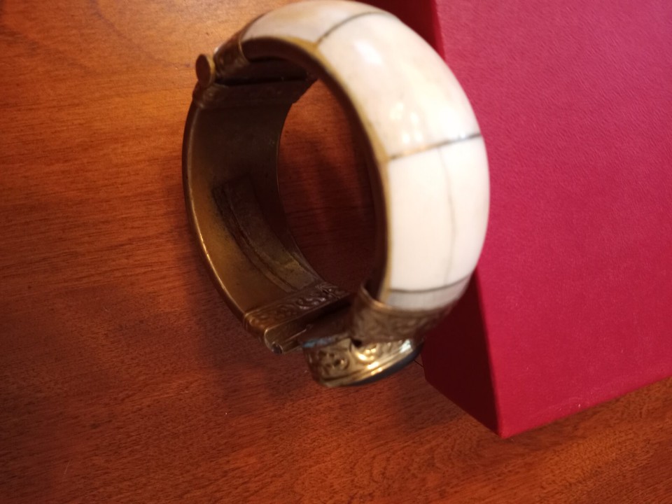 VINTAGE BONE & ONYX HINGED CUFF BANGLE BRACELET BRASS ACCENTS eBay